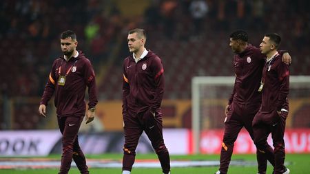 Jucătorii lui Galatasaray, umiliți de ultrași după eșecul cu Giresunspor. „Dați-vă jos tricourile și dispăreți!”