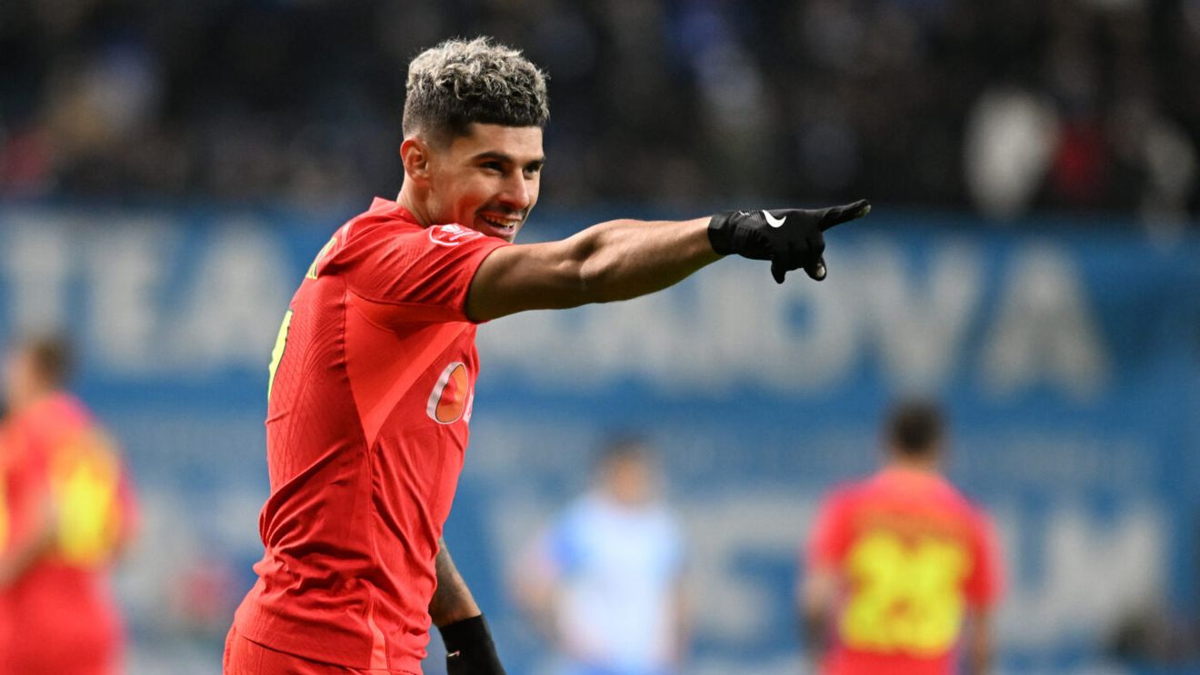 Florinel Coman, discurs imperial după Universitatea Craiova - FCSB 0-3. Cui i-a dedicat golul când a ridicat mâinile spre cer, cum a jucat cu piciorul amorțit și cum l-a alintat în direct, la TV, pe Gică Hagi