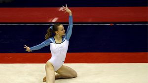 FOTO | Transformare spectaculoasă pentru Sandra Izbașa. Cum a fost surprinsă dubla campioană olimpică într-un parc din București
