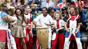 VIDEO & FOTO | Ronaldinho, one-man show! Brazilianul a făcut spectacol la festivitatea de deschidere a finalei Mondialului din Rusia