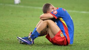 Ce a făcut Daniel Bîrligea pe gazon, cu iubita lui, după FCSB – Auda 2-3, spre stupoarea celor din jur! Totul a fost filmat, din dronă
