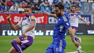 Gol superb marcat de Aurelian Chițu în FC U Craiova - FC Argeș! Cum a reușit atacantul să plaseze mingea lângă bară, fără șanse pentru Straton, pentru o „dublă” de senzație! Pasă „de toți banii” dată de George Ganea | VIDEO  