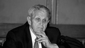 Cu ce echipă de fotbal din Superliga a ținut toată viața Corneliu Coposu: „Cum să nu o iubeşti"