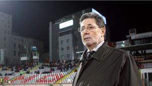 Dinu nu a fost dat pe spate de meciul cu Gaz Metan:** "Sper să avem o ținută bună în Giulești!" De ce crede că Platini e utilizat greșit