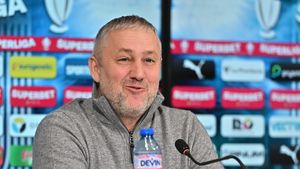 Mihai Rotaru sparge banca pentru internaționalul român. Oferta Universității Craiova: contract de 1,3 milioane de euro!