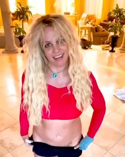 Britney Spears spune că dansul o ajută să-și aline durerea provocată de o afecțiune nervoasă incurabilă