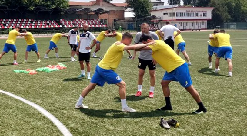 Primele informații oferite de Petrolul după depistarea cazurilor de COVID-19 în cadrul clubului. Ploieștenii se pregătesc de derby-ul cu Rapid. Costel Enache: ”Vom lupta până în ultimul minut pentru promovare”