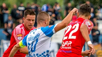 CSC Șelimbăr a luptat eroic la Hunedoara, dar a pierdut. Eugen Beza, dur la adresa arbitrajului: ”Le voi spune jucătorilor să cadă în careu.” Sibienii, nouă achiziție