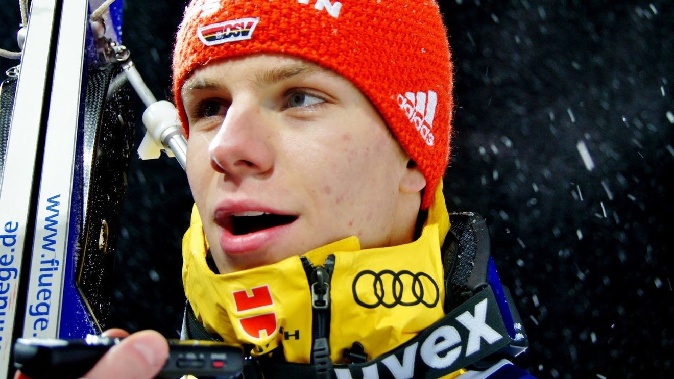 SĂ‚RITURI CU SCHIURILE | Împătimit al sporturilor de toate felurile, Andreas Wellinger scapă de cuțit, dar iese din calculele următoarelor etape de Cupă Mondială, după căzătura de la Kuusamo