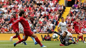 Liverpool a "demolat-o" pe West Ham și e lider în Premier League, la golaveraj. Salah și Mane continuă de unde s-au oprit, "cormoranii" au atins o cifră rotundă