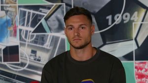 Transferul la FCSB îl ajută pe Dennis Politic să fie mai aproape de marele său obiectiv: „E visul meu din copilărie”. Ce i-au făcut dinamoviştii pe stradă