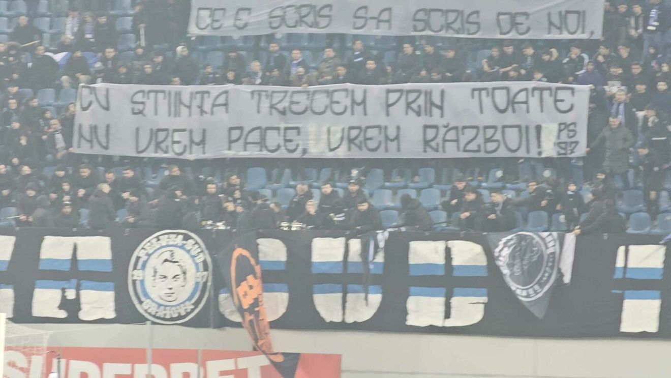 Nu mai e cale de împăcare în Bănie: ultrașii din Peluza Sud 97 au împânzit Craiova cu mesaje anti-fuziune! Bannerul dur afișat în peluză: „Nu vrem pace, vrem război!”. FOTO