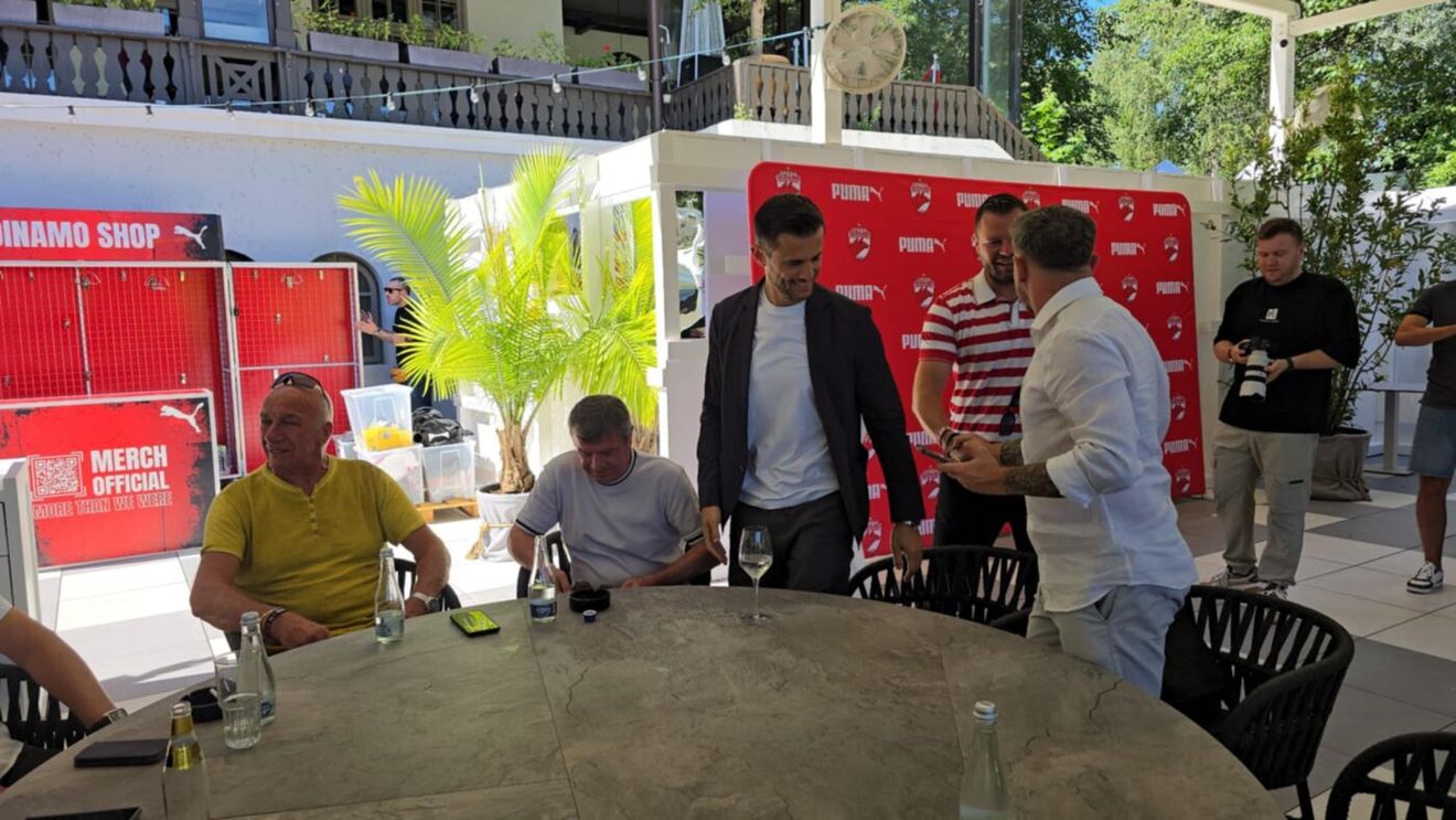 Dinamo și-a prezentat echipamentele pentru noul sezon. Cum arată noile tricouri de la Puma