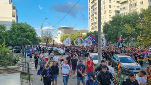 Spectacol pe străzile din București! Mii de ultrași se îndreaptă, în corteo, spre stadionul Ghencea pentru meciul FCSB - CFR Cluj | VIDEO