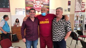 Rică Răducanu pariază pe promovarea Rapidului „Las Vegas”: „Toată lumea vrea să intre. Nu se poate, fără suporteri fotbalul e ca nunta fără lăutari” | VIDEO