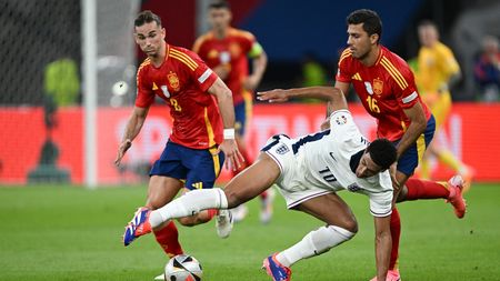 Cea mai tare fază a primei reprize de la Berlin! Jude Bellingham, gest de mare fotbalist în finala dintre Spania și Anglia de la EURO! Cum l-a umilit pe starul adversarilor printr-un dribling de mare efect