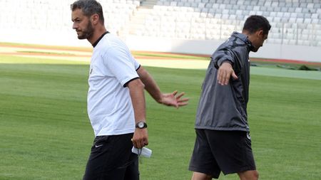 Niculescu, luat peste picior la antrenamentele lui "U":** "Ia ghetele în picioare, nu mai veni în teniși!" "Clau-coach" s-ar fi autopropus în "B"