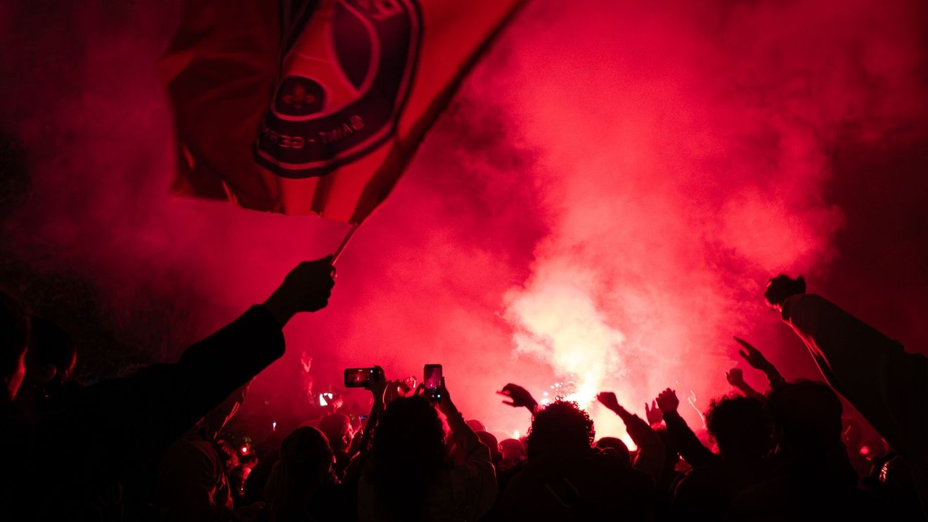 Nebunie în centrul Parisului după ce PSG s-a calificat în a doua finală consecutivă de Liga Campionilor! Poliția și jandarmeria au intervenit
