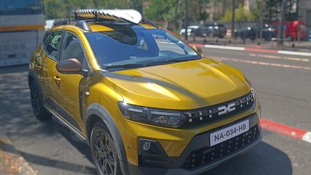 Au apărut primele imagini cu Dacia Sandero Stepway! Cum arată și ce schimbări are noul model