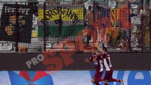 VIDEO REZUMAT** Show brazilian! CFR a făcut spectacol, moldovenii N-AU EXISTAT! CFR Cluj - FC Vaslui 3-0! Vezi un gol SUPERB marcat de Bastos!