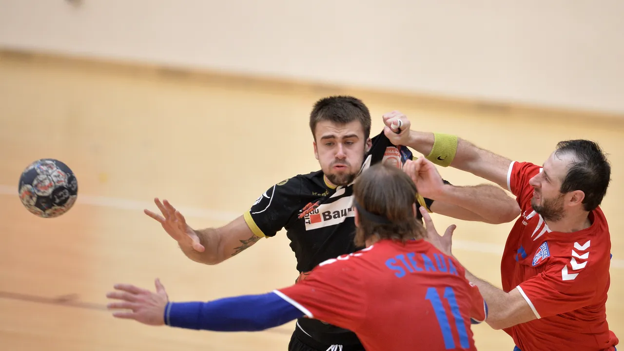 Bătălia pentru titlu așteptată de două decenii în handbalul românesc, Steaua vs Dinamo. Cele două cluburi dețin peste 70% din titlurile acordate în istoria competiției. Echipele fac deplasările fără galerii