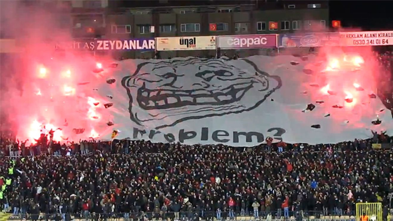 VIDEO** "Problem?" Fanii turci au realizat o super coregrafie după ce Federația a interzis torțele pe stadioane