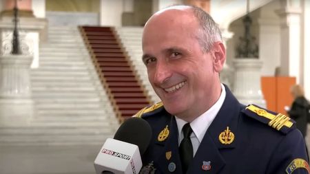 Revoltă în vestiarul CSA Steaua împotriva lui Florin Talpan. Fotbaliștii din Ghencea, scandalizați de pretențiile colonelului: „Bă, ăsta nu a trecut niciodată pe la noi, pe la echipă, nu l-am văzut la față în cabină, și acum vrea să fie general și comandantul clubului?" | EXCLUSIV