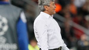 Mircea Lucescu, revoltat că se face atâta caz pe seama golului lui Adriano:** "Se întâmplă asta pentru că Șahtior este o echipă din Est"