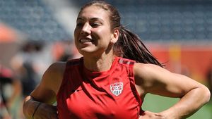 Scandalul momentului în SUA. Un hacker a spart un cont personal al frumoasei portărițe americance Hope Solo și a publicat pozele. Zeci de alte vedete și-au văzut imaginile intime pe net