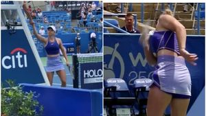 Simona Halep, enervată de mai multe lucruri în semifinala cu Jessica Pegula de la Toronto! Arbitra i-a avertizat pe spectatori după ce românca a dat cu racheta de pământ | VIDEO