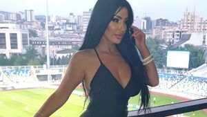 Jurnalista sportivă care sparge audiențele din Kosovo a răbufnit după incidentele din meciul cu România: „Ajunge!”. Ce jucător a pus la zid | GALERIE FOTO