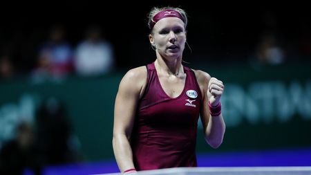 Înlocuitoarea Simonei Halep a dat lovitura la Singapore. A revenit de la 1-6, 0-2 și a scris o filă de istorie a carierei. Clasamentul Grupei Roșii după prima etapă