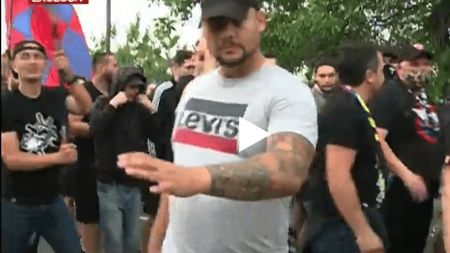 Suporterii Stelei i-au agresat pe jurnaliștii de la Realitatea Plus! Momente de groază la Afumați: „A aruncat o petardă și o fumigenă în mașină” | VIDEO