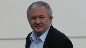 Porumboiu: "Este un gest corect decorarea lui Deaconu"