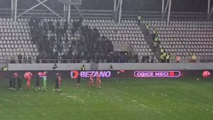 Momente urâte cu galeria „câinilor”! Ce le-au făcut ultrașii lui Dinamo fotbaliștilor lui Kopic după 3-3 cu Oțelul: imagini dezolante! VIDEO