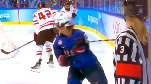 Imagini tulburătoare cu accidentarea șoc de la Jocurile Olimpice! O femeie care arbitra un meci de hochei a fost lovită cu crosa direct în față | VIDEO