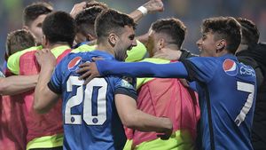 Așa se intră în lumea bună a fotbalului! Viitorul - APOEL 1-0! Execuția fabuloasă a lui Ganea transformă trupa lui Hagi în favorită la calificarea în play-off-ul Champions League
