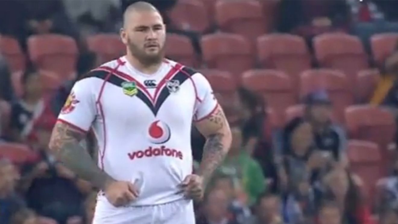 Un rugbist neo-zeelandez a urinat pe gazon, echipa sa riscă o amendă VIDEO