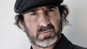 Eric Cantona, premiat de președintele UEFA! FOTO | Cum arată legendarul francez acum