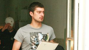 "Și-n Anglia iau fotbaliștii pastile de slăbit, **dar numai sub supravegherea medicului!"