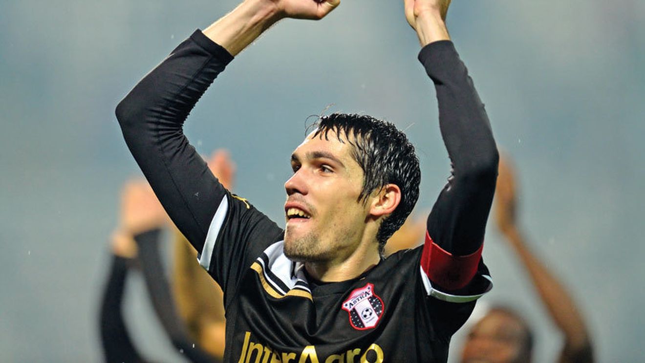 A treia oară e cu noroc! VIDEO | Gigi Becali l-a adus pe Valerică Găman, fundașul - golgheter care i-a "furat" titlul FCSB-ului acum doi ani