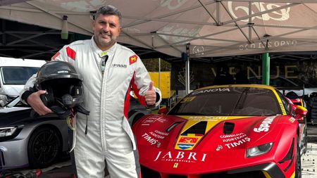 Marius Baciu e claustrofob dar s-a urcat în Ferrari pe circuitul de viteză în coastă: „Adrenalină maximă!”. EXCUSIV