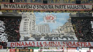 Proiectul suporterilor lui Dinamo prinde contur! FOTO | Asociația Dinamoviști pentru Dinamo, entitatea care vrea clubul de la Negoiță, a obținut statutul și anunță că are de partea sa "doi mari dinamoviști"