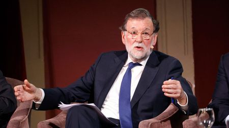 Controversatul Manuel Rajoy a rupt tăcerea după ce declarația lui că „Franța are o echipă de top, dar fără francezi” a stârnit un imens scandal diplomatic