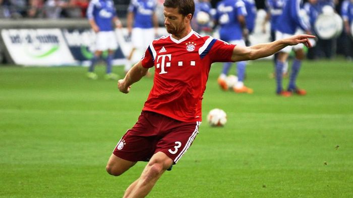 Xabi Alonso, eliminat la meciul cu numărul 100 în Liga Campionilor. În precedentele 99 de partide a văzut un singur cartonaș roșu