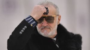 Gigi Becali a mirosit femeile pe stradă în Milano și a început să plângă de mila lor: „Vai, săraca de tine!”