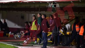 Reghecampf, după incidentele din Giulești:** "Eu le-am spus băieților să continue meciul!" Antrenorul explică de ce l-a scos pe Georgievski