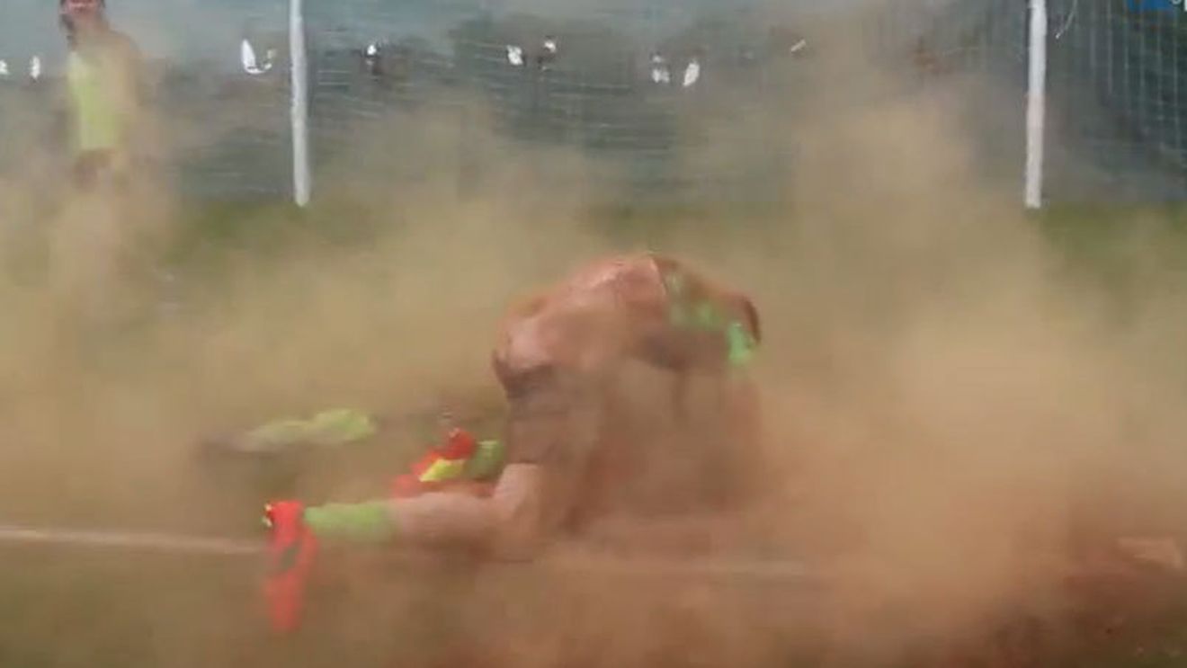 VIDEO - Nu a primit cadouri, ci o experiență traumatizantă. Cum a fost aniversat un fotbalist de la Odense