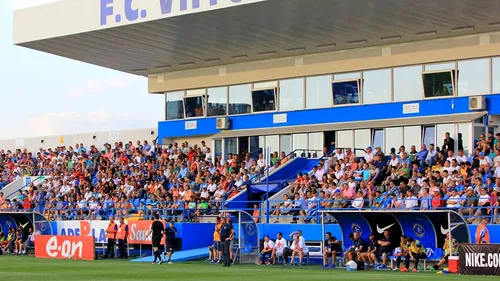 Dovada că în România se trăiește bine. FOTO | Meci de fotbal sau salon auto? Cum arată parcarea stadionului din Ovidiu la Viitorul - Steaua 