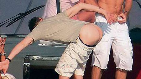 Ghici ce scrie pe fesele lui Coulthard! - ep. 2 -